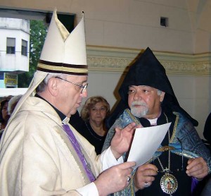 Cardenal Bergoglio yev Arkebisgobos Kissag Mouradian