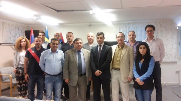 Շուէտի Հայ Դատի յանձնախումբի անդամները համայնքային ներկայացուցիչներու, ՀՀ հիւպատոս պրն. Դաւիթ Մանուկյանի եւ Եւրոպայի Հայ Դատի յանձնախումբի նախագահ Գասպար Կարապետեանի հետ